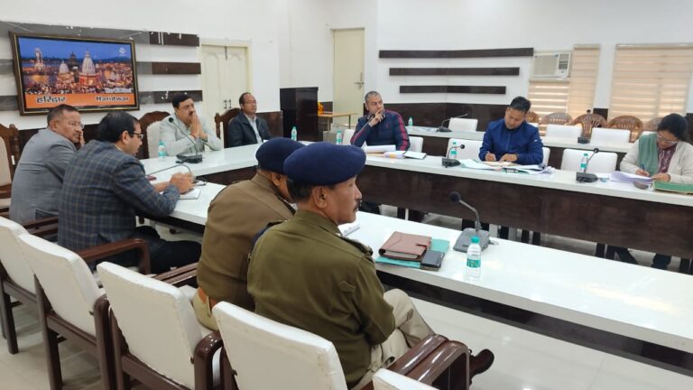 जिलाधिकारी श्री विनय शंकर पाण्डेय की अध्यक्षता में जनपद वनाग्नि प्रबन्धन योजना वर्ष 2023 के सम्बन्ध में एक बेठक आयोजित हुई।