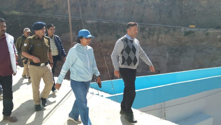 जिलाधिकारी पिथौरागढ़ रीना जोशी द्वारा आज थरकोट झील का स्थलीय निरीक्षण किया गया।