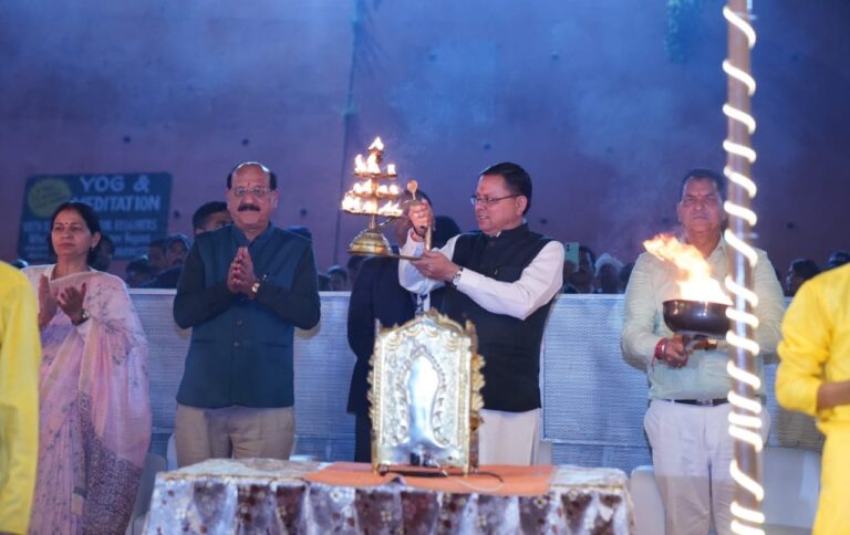 मुख्यमंत्री श्री पुष्कर सिंह धामी ने अन्तर्राष्ट्रीय योग महोत्सव में कहा कि देवभूमि उत्तराखंड देश की सांस्कृतिक राजधानी ही नहीं अपितु योग और वेलनेस का उत्कृष्ट केंद्र भी है।