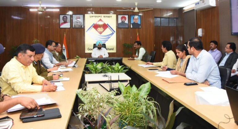 मुख्य सचिव डॉ. एस.एस. संधु ने देहरादून में यातायात संकुलन को कम करने हेतु सभी सम्बन्धित विभागों के साथ बैठक की।