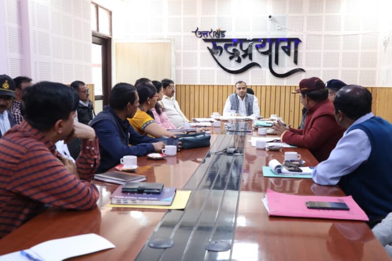 जिलाधिकारी मयूर दीक्षित की अध्यक्षता में सैनिकों एवं भूतपर्व सैनिकों व वीर नारियों की समस्याओं के त्वरित निराकरण करने के उद्देश्य से जिला सैनिक कल्याण परिषद बैठक आयोजित की गई।