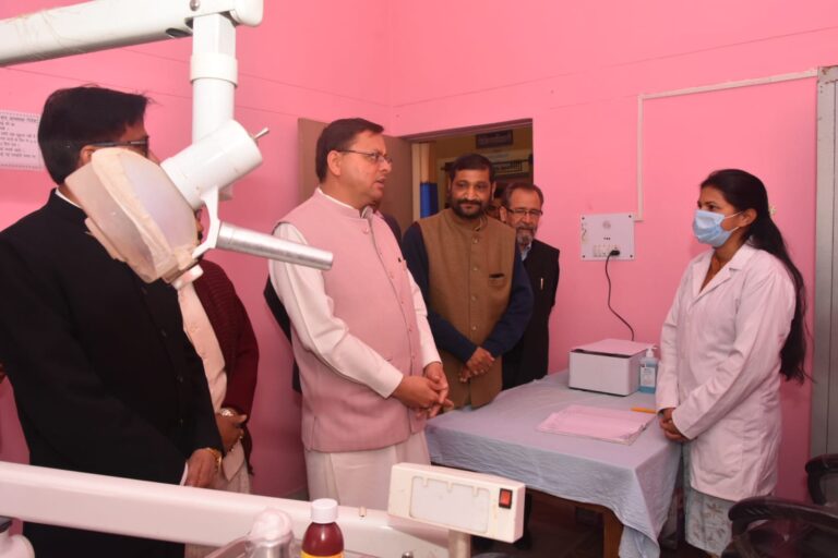 मुख्यमंत्री श्री पुष्कर सिंह धामी ने किया सामुदायिक स्वास्थ्य केंद्र गैरसैंण का औचक निरीक्षण ।