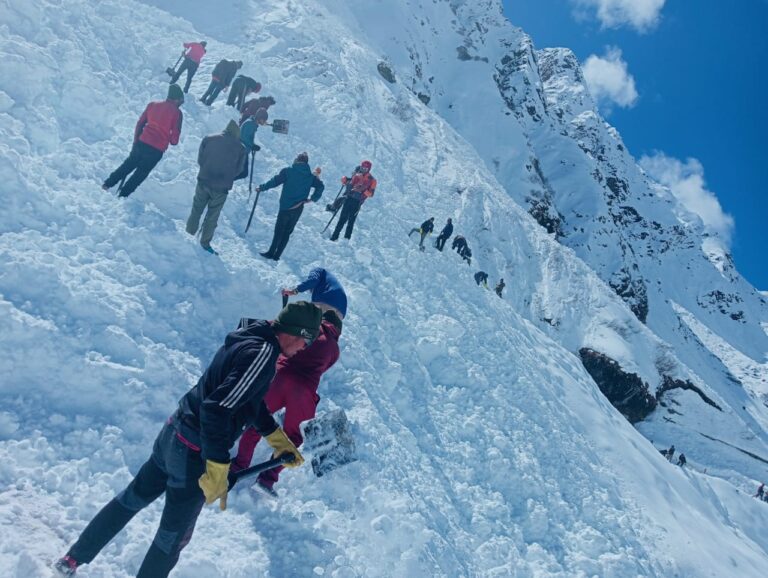 जिलाधिकारी मयूर दीक्षित के निर्देशों के अनुपालन में श्री केदारनाथ धाम यात्रा को सफलतापूर्वक संचालित करने के लिए यात्रा व्यवस्थाओं को दुरुस्त करने में सभी अधिकारी अपनी-अपनी तैयारियों एवं व्यवस्थाओं को दुरस्त करने में युद्ध स्तर से कार्य किए जा रहे हैं|