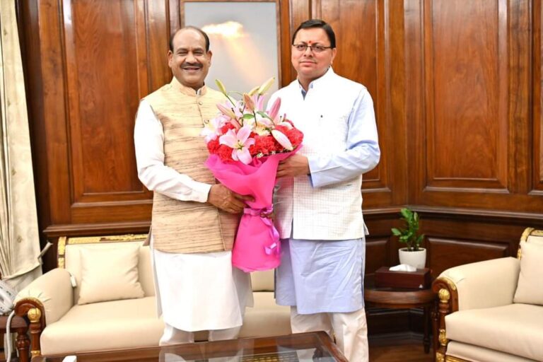 मुख्यमंत्री श्री पुष्कर सिंह धामी ने लोक सभा अध्यक्ष श्री ओम बिरला से शिष्टाचार भेंट की।