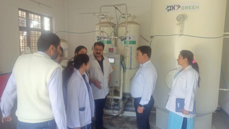 मुख्य चिकित्सा अधिकारी डा. एचसीएस मार्तोलिया ने अवगत कराया है कि कोविड संक्रमण से निपटने के लिए  41 राजकीय चिकित्सालयों में मॉक ड्रिल का आयोजन किया गया।