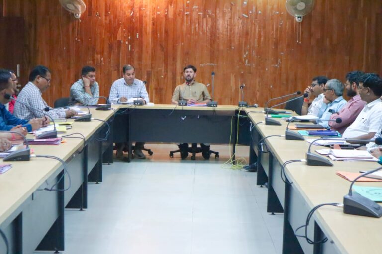 उत्तराखंड शासन धर्मेंद्र पयाल ने सरकार द्वारा संचालित जन कल्याणकारी योजनाओं के सफल क्रियान्वयन हेतु विकास भवन सभागार में जनपद स्तरीय अधिकारियों के साथ बैठक कर संचालित योजनाओं की समीक्षा की।