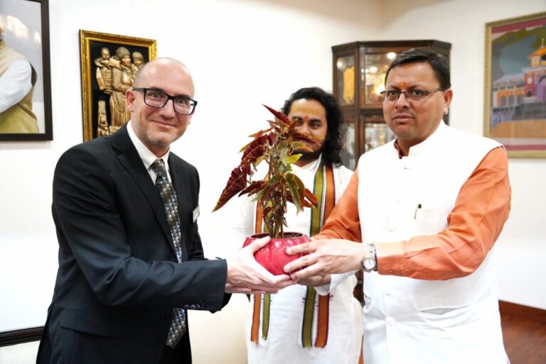 मुख्यमंत्री श्री पुष्कर सिंह धामी से  स्विस एजुकेशन ग्रुप के एग्जीक्यूटिव डायरेक्टर श्री क्लाडियो रैकनेलो (Claudio Raccnello) के नेतृत्व में प्रतिनिधि मण्डल ने भेंट की।