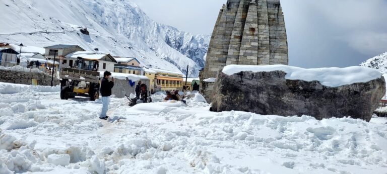 जिलाधिकारी मयूर दीक्षित द्वारा  ग्यारहवें ज्योतिर्लिंग बाबा केदारनाथ धाम के  श्रद्धालुओं के दर्शनार्थ , विभिन्न विभागों द्वारा की जा रही तैयारियों एवं व्यवस्थाओं की निरंतर समीक्षा ली जा रही है |
