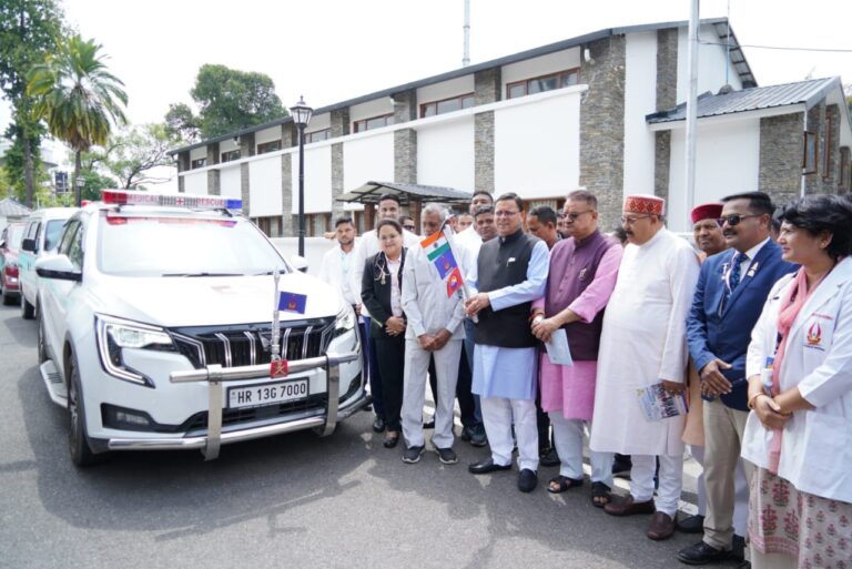 मुख्यमंत्री श्री पुष्कर सिंह धामी ने रविवार को मुख्यमंत्री कैम्प कार्यालय से सिक्स सिग्मा मेडिकल टीम को बद्रीनाथ, रुद्रनाथ व हेमकुण्ड साहिब यात्रा में निशुल्क मेडिकल सेवाओं हेतु रवाना किया ।