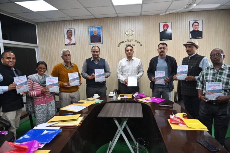 जिलाधिकारी टिहरी गढ़वाल डॉ. सौरभ गहरवार की अध्यक्षता में आज ‘‘जिला स्तरीय पत्रकार स्थायी समिति‘‘ की बैठक आयोजित की गई।