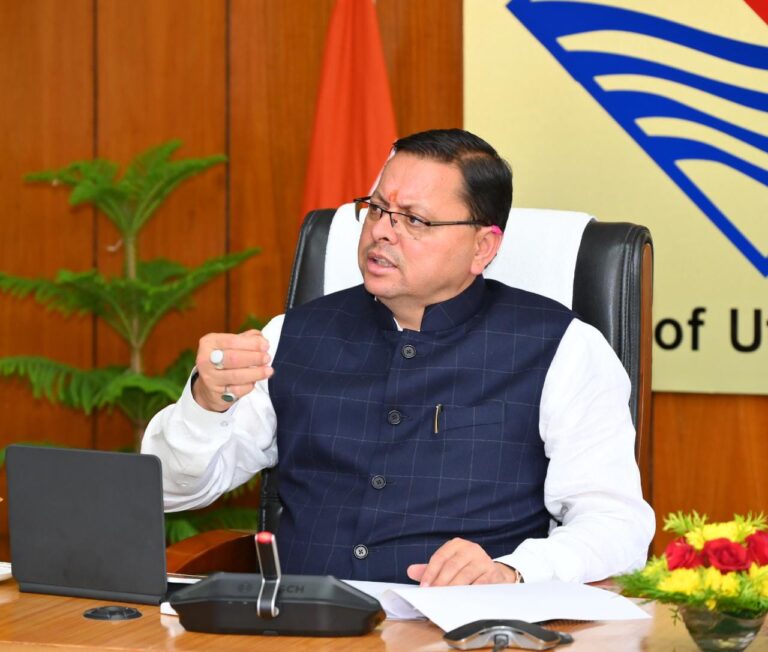 मुख्यमंत्री ने अधिकारियों को निर्देश दिये कि उत्तराखण्ड के समग्र विकास के लिए विभागों द्वारा जो भी अल्पकालिक एवं दीर्घकालिक योजनाएं बनाई जा रही हैं उनके क्रियान्वयन के लिये गम्भीरता से प्रयास किये जायें।