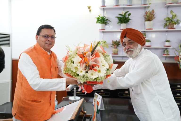 मुख्यमंत्री श्री पुष्कर सिंह धामी से मंगलवार को सचिवालय में गुरूद्वारा श्री हेमकुण्ट साहिब मैनेजमेंट ट्रस्ट के अध्यक्ष श्री नरेंद्रजीत सिंह बिंद्रा ने भेंट की।