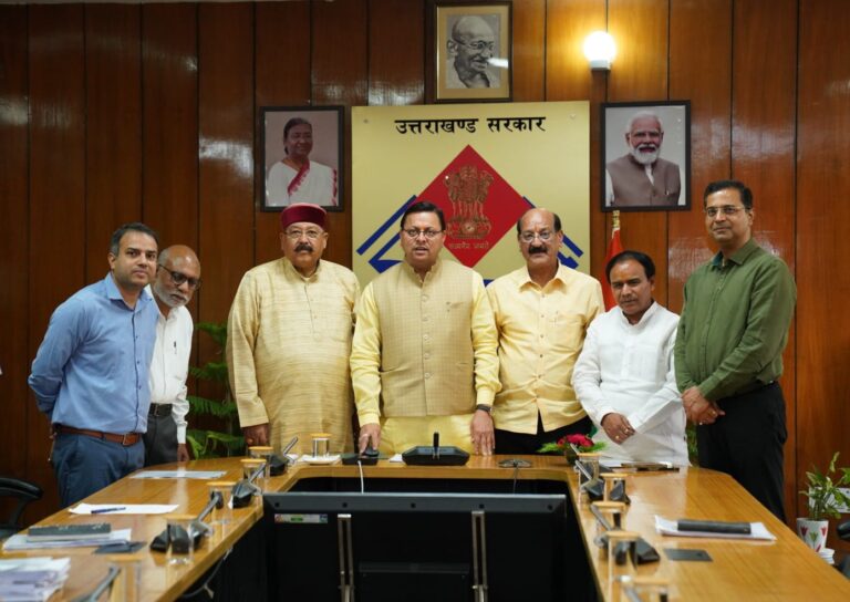 प्रदेश की जनता को गड्डा मुक्त सड़क उपलब्ध करने के लिए मुख्यमंत्री पुष्कर सिंह धामी ने गुरूवार को सचिवालय में ‘‘पैच रिपोर्टिंग एप’’ का शुभारम्भ किया।