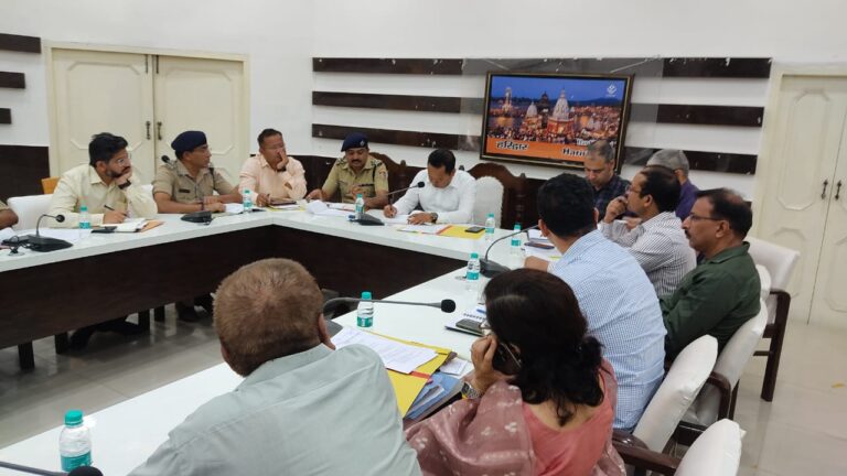 जिलाधिकारी धीराज सिंह गर्ब्याल ने कहा सभी विभाग कांवड़ मेले से सम्बन्धित जो भी कार्य सम्पन्न होने हैं, उनका टेण्डर एक सप्ताह के भीतर अवश्य करें लें |