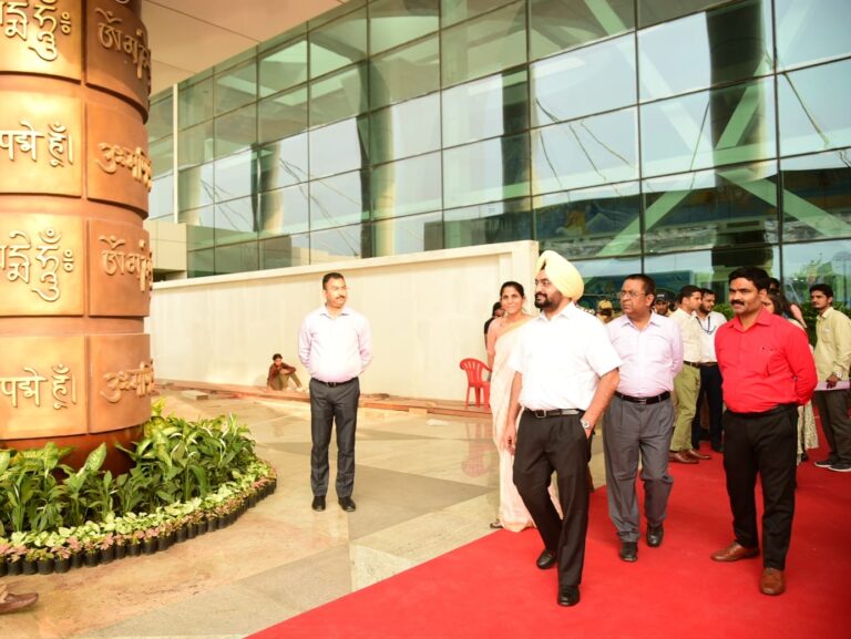 मुख्य सचिव डॉ. एस.एस. संधु ने जी-20 सम्मेलन की तैयारियों के दृष्टिगत जौलीग्रान्ट एयरपोर्ट का निरीक्षण किया।