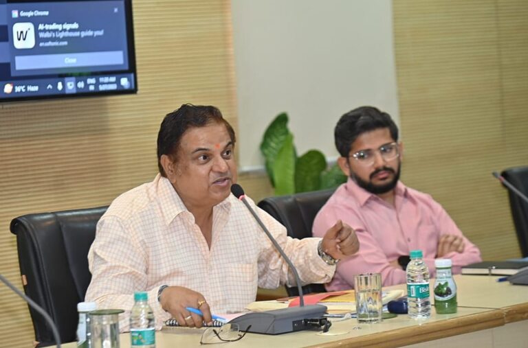 मुख्य सूचना आयुक्त ने समीक्षा बैठक में सूचना का अधिकार अधिनियम-2005 के उद्देश्य-पारदर्शिता एवं उत्तरदायित्व पर विस्तृत प्रकाश डालते हुये कहा कि सूचना का अधिकार अधिनियम पारदर्शिता के लिये एक क्रान्ति है