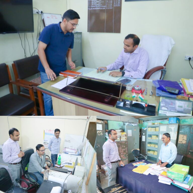 सरकारी कार्यालयों में कार्यरत कार्मिकों एवं अधिकारियों की शत प्रतिशत उपस्थिति सुनिश्चित किए जाने तथा आम जन मानस द्वारा दर्ज समस्याओं का त्वरित निराकरण करने के उद्देश्य से जिलाधिकारी मयूर दीक्षित ने आज मुख्यालय में स्थित विभागों का औचक निरीक्षण कर संबंधित कार्यालयों में संचालित हो रहे कार्यों का जायजा लिया।