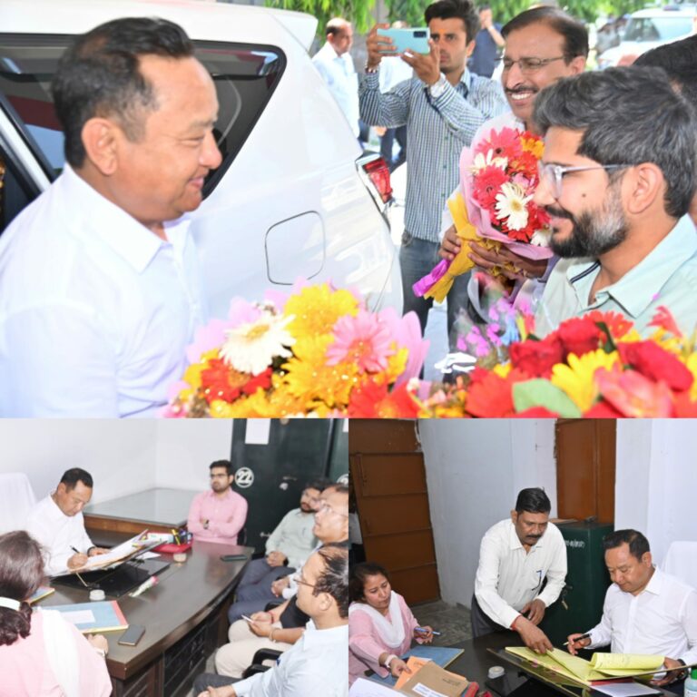 श्री धीराज सिंह गर्ब्याल ने जिलाधिकारी का कार्यभार ग्रहण करने के पश्चात उन्होंने कोषागार का निरीक्षण किया तथा कलक्ट्रेट में अधिकारियों की एक आवश्यक बैठक ली |