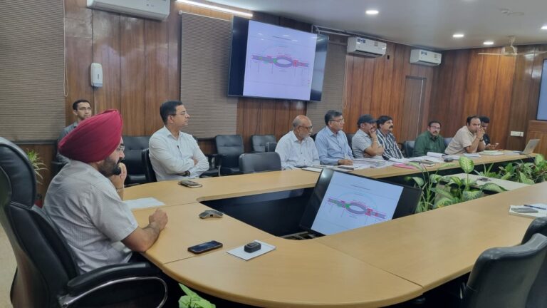 मुख्य सचिव डॉ. एस.एस. संधु ने बुधवार को सचिवालय में मसूरी मॉल रोड पुनर्निर्माण कार्य एवं स्मार्ट सिटी देहरादून के तहत किए जा रहे कार्यों की समीक्षा की।