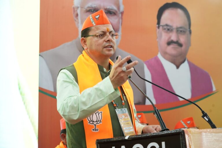 मुख्यमंत्री श्री पुष्कर सिंह धामी ने भाजपा संयुक्त मोर्चा प्रदेश कार्यसमिति“ की बैठक को सम्बोधित करते हुए कहा कि कार्यसमिति की इस बैठक में महाजनसंपर्क अभियान, संगठनात्मक विषयों, मन की बात, बूथ सशक्तिकरण अभियान सहित अन्य विषयों पर किये गये गहन मंथन से जो ’प्रेरणा रूपी अमृत’ निकलेगा वह निश्चित रूप से प्रदेश भाजपा के लिए अत्यंत लाभकारी होगा।