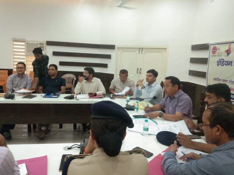 जिलाधिकारी श्री धीराज सिंह गर्ब्याल की अध्यक्षता में बुधवार को कलक्ट्रेट सभागार में विभिन्न सरकारी भूमि /परिसम्पतियों से अतिक्रमण हटाये जाने के सम्बन्ध में जनपद स्तरीय समिति की एक आवश्यक बैठक आयोजित हुई l