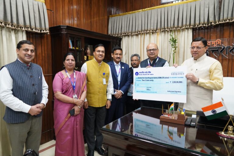 जोशीमठ में भू-धंसाव वाले क्षेत्र से विस्थापित लोगों के राहत और पुनर्वास के लिए भारतीय स्टेट बैंक द्वारा गुरूवार को उत्तराखण्ड राज्य आपदा राहत कोष में 02 करोड़ रूपये की आर्थिक सहायता प्रदान की गई।