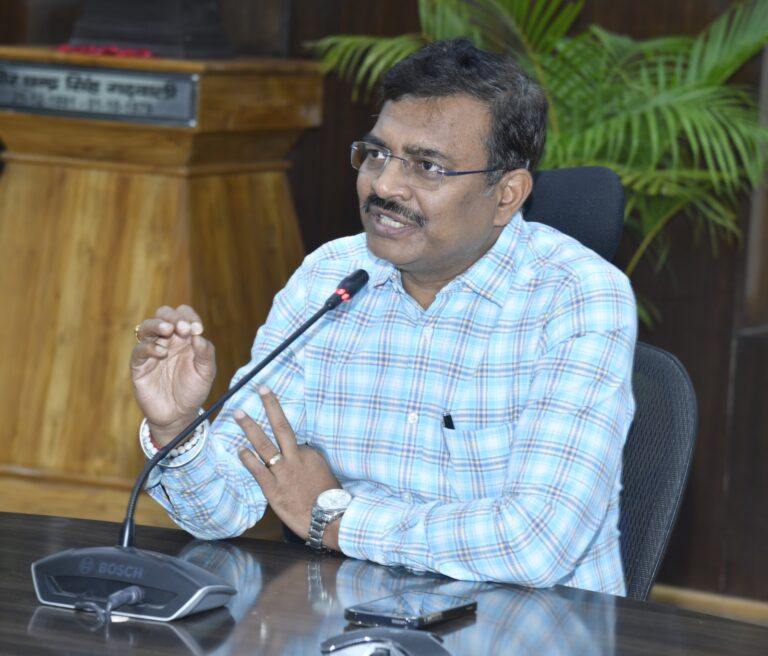 अपर मुख्य सचिव श्री आनंदवर्धन ने सभी विभागों को पूँजीगत परिव्यय में वृद्धि के निर्देश दिए हैं।