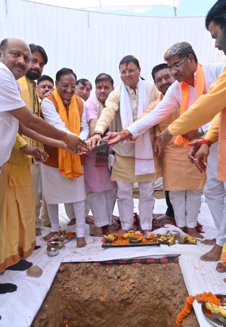मुख्यमंत्री श्री पुष्कर सिंह धामी ने गुरूवार को रूड़की में भाजपा कार्यालय के भूमि पूजन कार्यक्रम में प्रतिभाग किया।