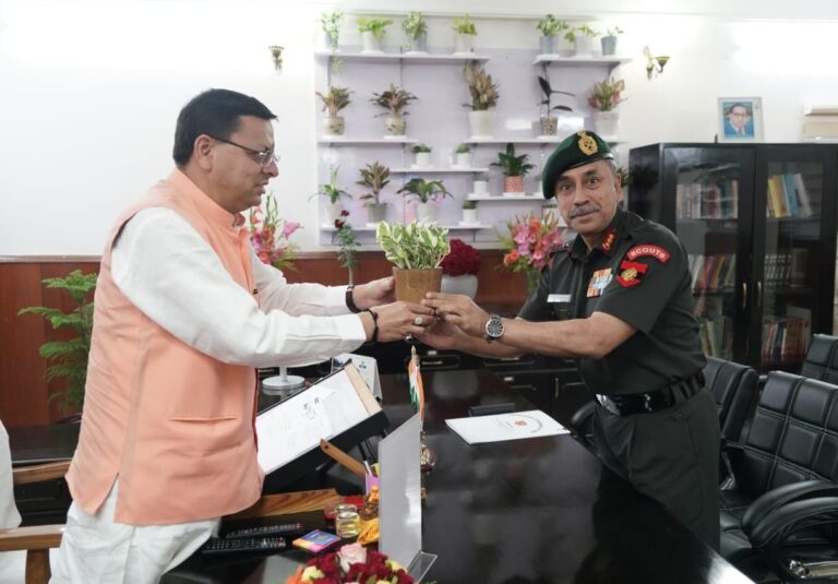 मुख्यमंत्री श्री पुष्कर सिंह धामी से मंगलवार को सचिवालय में मध्य कमान के जनरल ऑफिसर कमांडिंग-इन-चीफ, लेफ्टिनेंट जनरल एनएस राजा सुब्रमणि ने भेंट की।