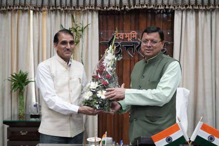 मुख्यमंत्री श्री पुष्कर सिंह धामी से लोक सेवा आयोग उत्तराखण्ड के नव नियुक्त अध्यक्ष प्रो. जगमोहन सिंह राणा ने शिष्टाचार भेंट की।