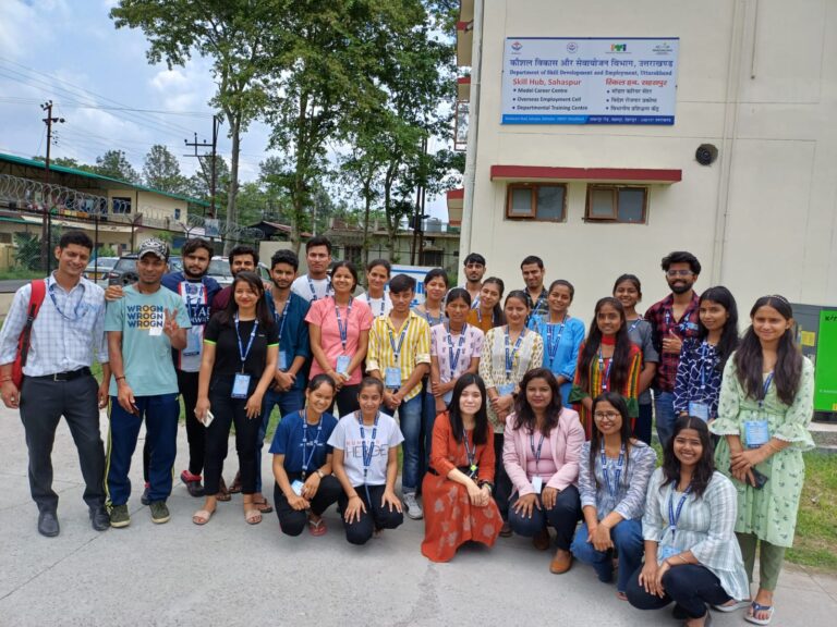 मुख्यमंत्री कौशल उन्नयन एवं वैश्विक रोजगार योजना के अन्तर्गत विदेश में रोजगार के अवसर से जुड़ने के लिए नर्सिंग, एल्डरली केयर, हॉस्पिटैलिटी आदि क्षेत्रों में अवसर उपलब्ध हैं।