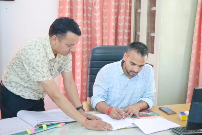 जिलाधिकारी डाॅ. सौरभ गहरवार ने जनपद रुद्रप्रयाग के 27वें जिलाधिकारी के रूप में अपना कार्यभार ग्रहण किया।