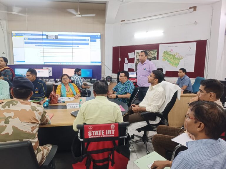 उत्तराखण्ड राज्य आपदा प्रबन्धन प्राधिकरण के आपदा प्रबन्धन विशेषज्ञों द्वारा प्रतिदिन सचिवालय में विभिन्न विभागों के आपदा नोडल अधिकारियों को कुशल आपदा प्रबन्धन हेतु प्रशिक्षण दिया जा रहा है।