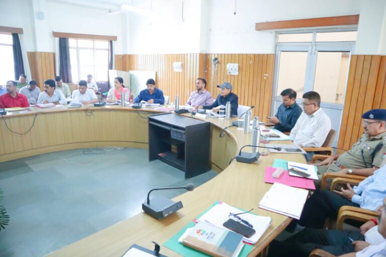 सचिव मुख्यमंत्री आवास वित्त विभाग उत्तराखंड शासन सुरेंद्र नारायण पांडेय ने निर्देश दिए की सरकार द्वारा संचालित जन कल्याणकारी योजनाओं में सभी अधिकारी अपना शत-प्रतिशत योगदान देते हुए उसका लाभ आम जनता तक उपलब्ध कराना सुनिश्चित करें।