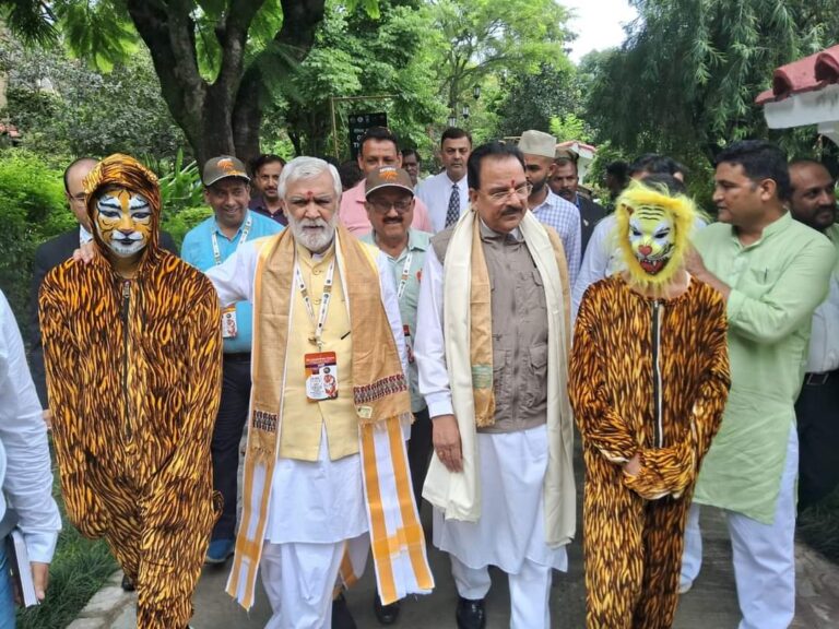 सीएम पुष्कर सिंह धामी नेग्लोबल टाइगर डे पर आयोजित कार्यक्रम में वर्चुअली प्रतिभाग करते हुए कहा कि वनों एवं वन्यजीवों का संरक्षण देवभूमि की संस्कृति एवं दैनिक जीवन का अभिन्न अंग है तथा प्रकृति के साथ सामंजस्य बनाना हमारा संस्कार है।