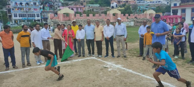 मुख्यमंत्री उदीयमान खिलाड़ी उन्नयन योजना के अन्तर्गत जिला स्तरीय चयन ट्रायल्स का शुभारम्भ गुरूवार को मुख्य अतिथि अध्यक्ष, नगर पालिका परिषद नई टिहरी सीमा कृषाली द्वारा किया गया।