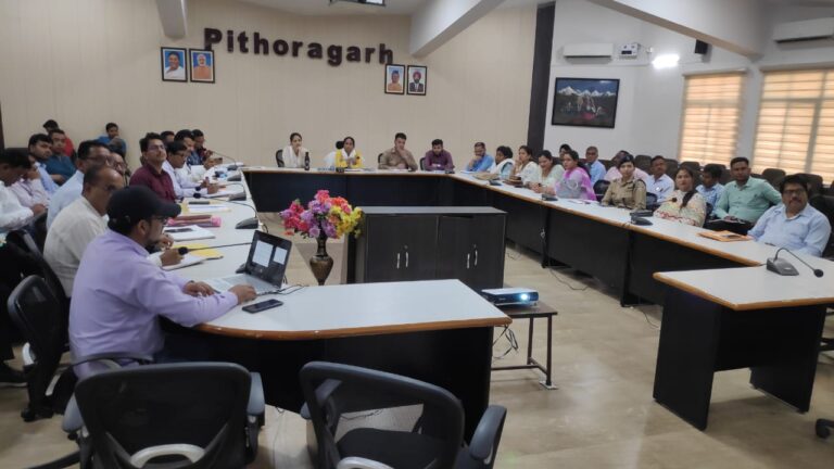 “मेरी माटी मेरा देश” कार्यक्रम की तैयारियों को लेकर जिलाधिकारी रीना जोशी की अध्यक्षता में  विकास भवन सभागार में  एक आवश्यक बैठक  संपन्न हुई।