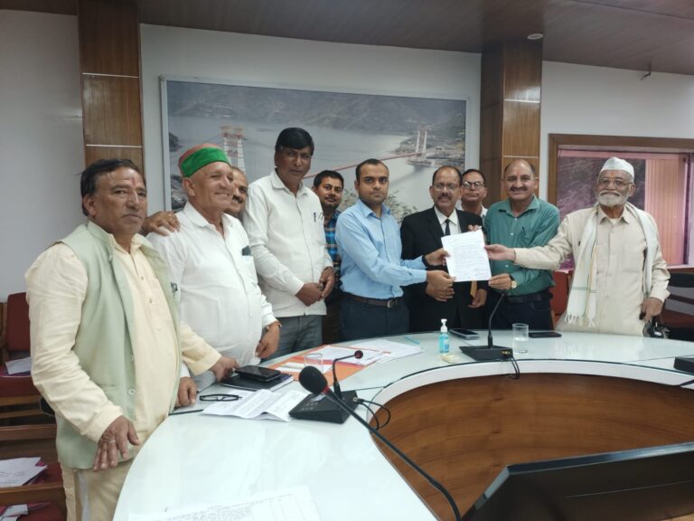 उत्तराखण्ड राज्य आंदोलनकारी के लम्बित आवेदनों के संबंध में बुधवार को जिलाधिकारी मयूर दीक्षित की अध्यक्षता में जनपद स्तरीय चयन समिति की बैठक आयोजित की गई।