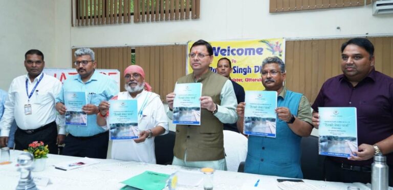 मुख्यमंत्री श्री पुष्कर सिंह धामी ने बुधवार को हैस्को गाँव शुक्लापुर में प्रकृति के संरक्षण के लिए किये जा रहे कार्यों का अवलोकन किया।