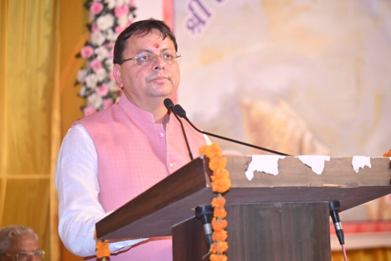 मुख्यमंत्री श्री पुष्कर सिंह धामी ने श्रीमद् भागवत कथा कार्यक्रम में प्रतिभाग कर सनातन धर्म का उल्लेख करते हुये कहा कि आज सनातन धर्म की पताका पूरे विश्व में फैल रही है