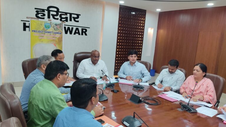 सचिव सहकारिता, पशुपालन, मत्स्य एवं डेरी विकास विभाग डॉ० बी०वी०आर०सी० पुरुषोत्तम की अध्यक्षता में सरकार जनता के द्वार कार्यक्रम के अन्तर्गत