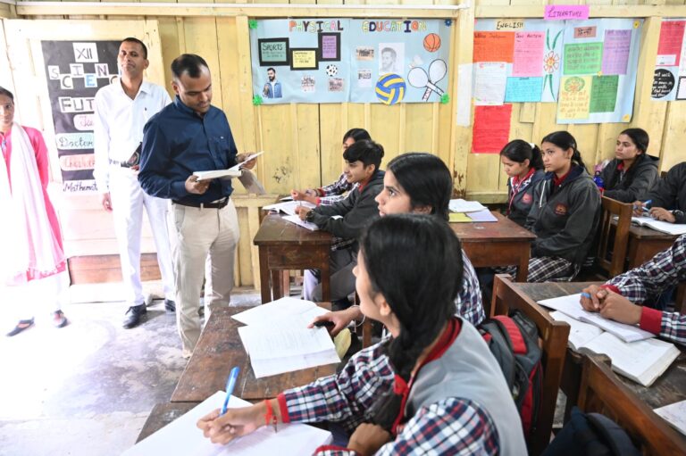 केन्द्रीय विद्यालय प्रबन्धन समिति नई टिहरी की सत्र 2023-24 की प्रथम बैठक   जिलाधिकारी मयूर दीक्षित की अध्यक्षता में आयोजित की गई।