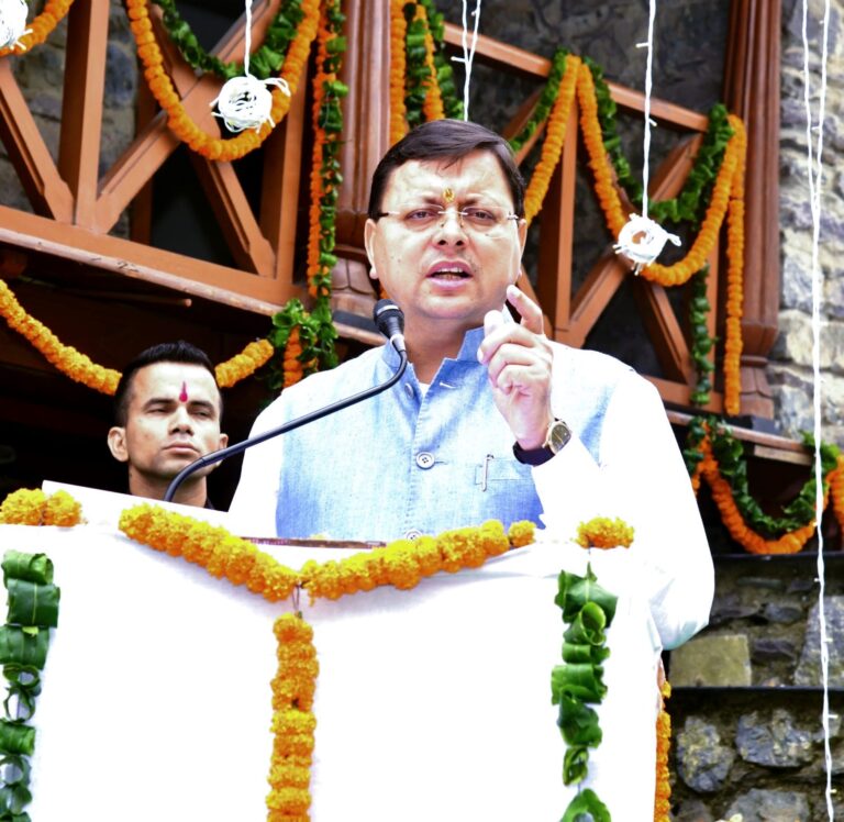 मुख्यमंत्री श्री पुष्कर सिंह धामी ने मसूरी में शहीद स्मारक पर पुष्पचक्र अर्पित कर शहीद राज्य आन्दोलनकारियों को श्रद्धांजलि दी।