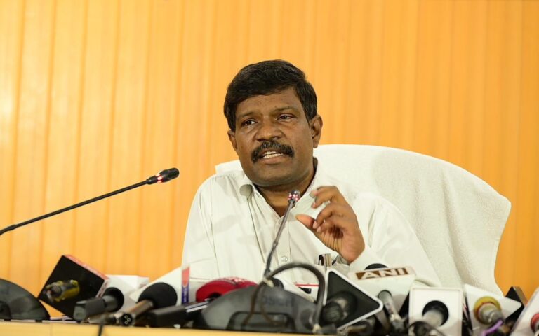 मुख्य निर्वाचन अधिकारी श्री वी षणमुगम ने बागेश्वर विधान सभा उप निर्वाचन-2023 के सम्बन्ध में निर्देशित किया |