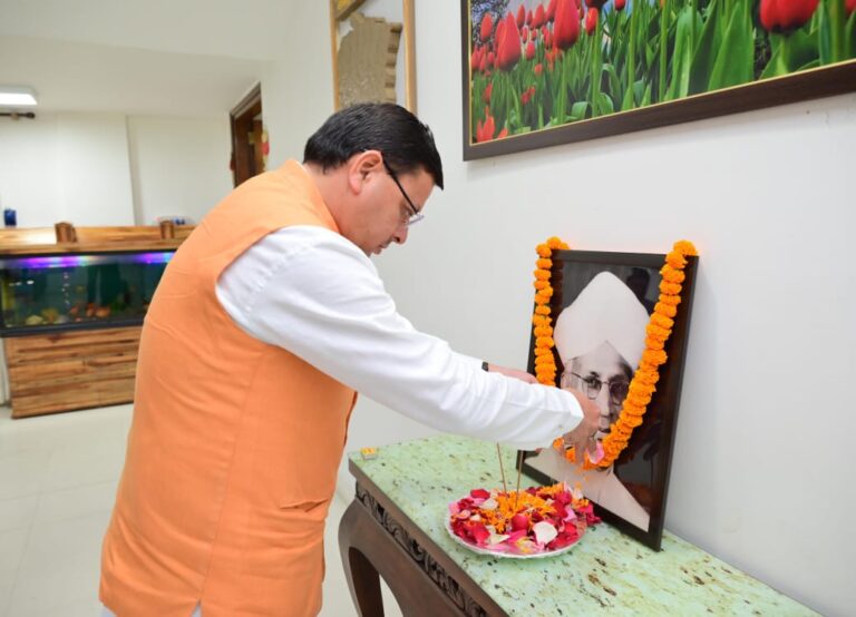 मुख्यमंत्री श्री पुष्कर सिंह धामी ने पूर्व राष्ट्रपति एवं महान शिक्षाविद्, भारत रत्न डॉ. सर्वपल्ली राधाकृष्णन जी की जयंती पर श्रद्धासुमन अर्पित किए।