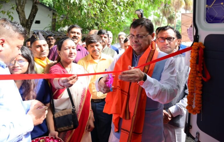 मुख्यमंत्री श्री पुष्कर सिंह धामी ने पिटकुल द्वारा सी.एस. आर. मद के अन्तर्गत प्रदान की जा रही कम्प्यूटर ऑन व्हील वाहन का फ्लैग ऑफ किया।