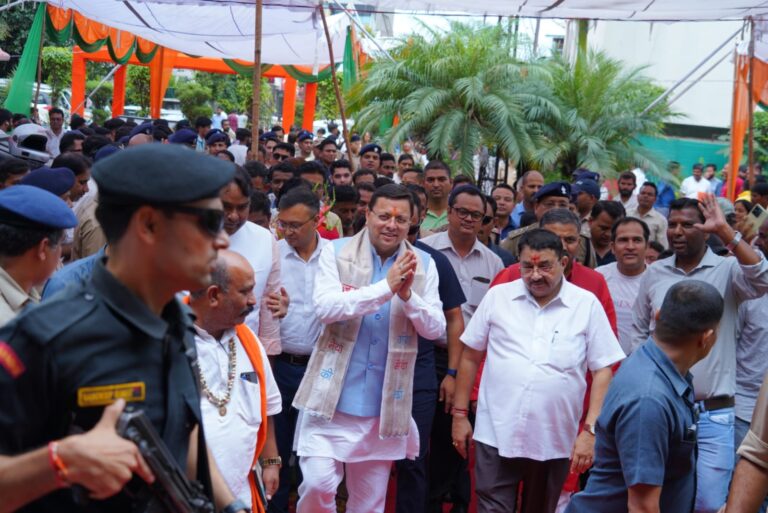 मुख्यमंत्री श्री पुष्कर सिंह धामी ने युवा संकल्प दिवस के अवसर पर आयोजित अभिनन्दन समारोह में प्रतिभाग कर उनके जन्म दिवस के उपलक्ष में लगाये गये रक्तदान शिविर का भी अवलोकन किया।