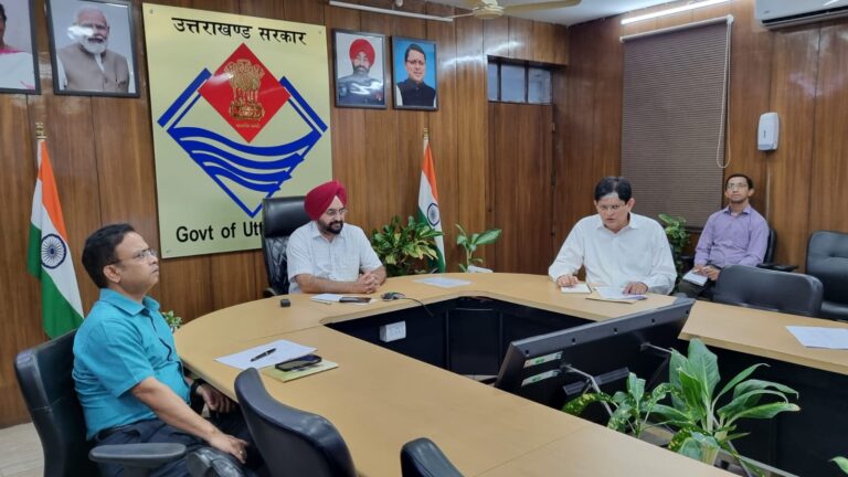 मुख्य सचिव डॉ. एस.एस. संधु ने मंगलवार को सचिवालय में ईको पार्क के सम्बन्ध में जिलाधिकारियों एवं डीएफओ के साथ वीडियो कॉन्फ्रेंसिंग के माध्यम से बैठक ली।