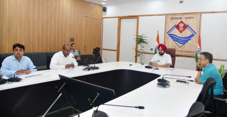 मुख्य सचिव डॉ. एस.एस. संधु ने सचिवालय में निराश्रित गौवंशीय पशुओं के लिए गौसदनों के विस्तार एवं निर्माण के सम्बन्ध में अधिकारियों के साथ बैठक ली।