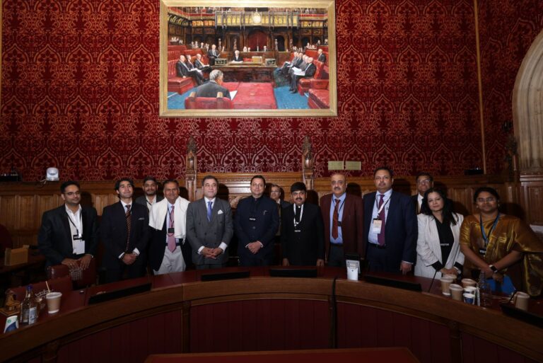 मुख्यमंत्री श्री पुष्कर सिंह धामी का लंदन प्रवास रंग ला रहा है। ग्लोबल इन्वेस्टर्स समिट हेतु लंदन में उनके विदेशी औद्योगिक घरानों के साथ आयोजित बैठकें सफल रही और लंदन के औद्योगिक जगत में उत्तराखंड सुरक्षित निवेश की संभावनाओं के रूप में उभरा।